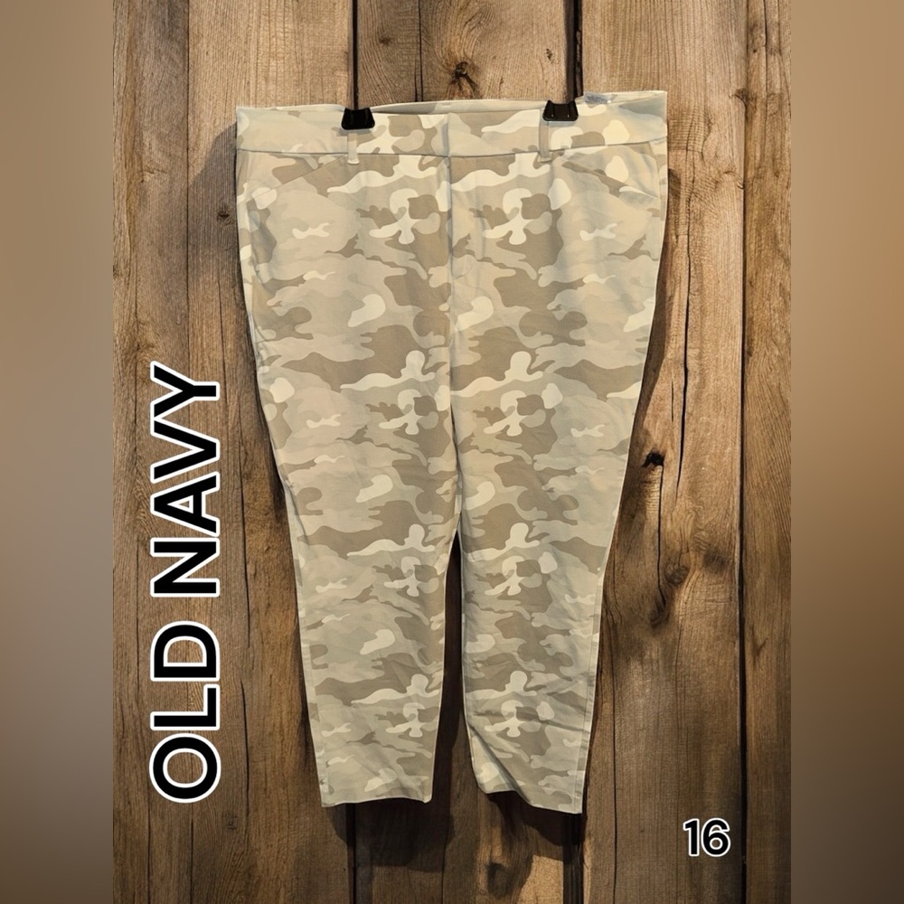 Old Navy - 16 Sand Camo Pixie High Rise Secret Slim Pockets Pants